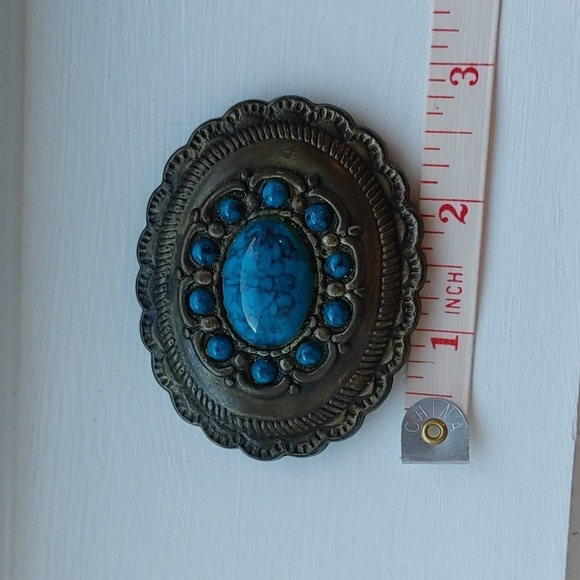 💚Vintage Metal Brass Tone Belt Buckle with Turquoise Coloured Stones - Picture 4 of 5